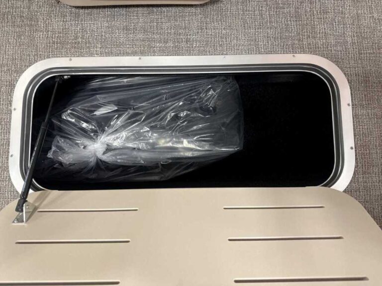 2026 Bennington 22SSB - SPS - Blackout US-ETWS7549H526 [photo 15]